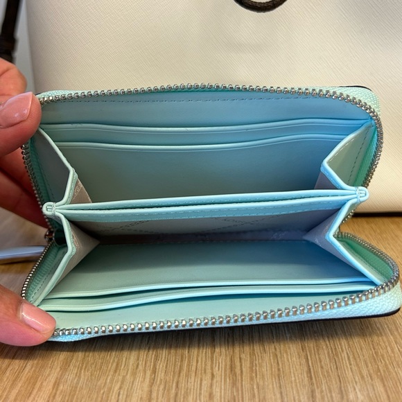 Michael Kors Small Siri Bucket Bag - Picture 3 of 4